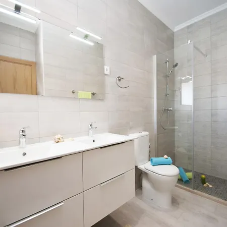 Villa Villa In Ferreiras With Private Pool Ferreiras