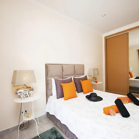 Villa Villa In Ferreiras With Private Pool