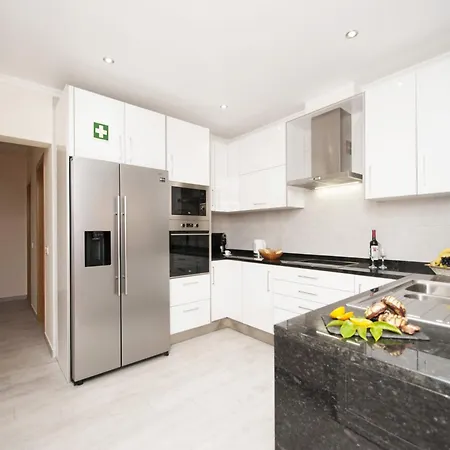 Villa In Ferreiras With Private Pool * Ferreiras